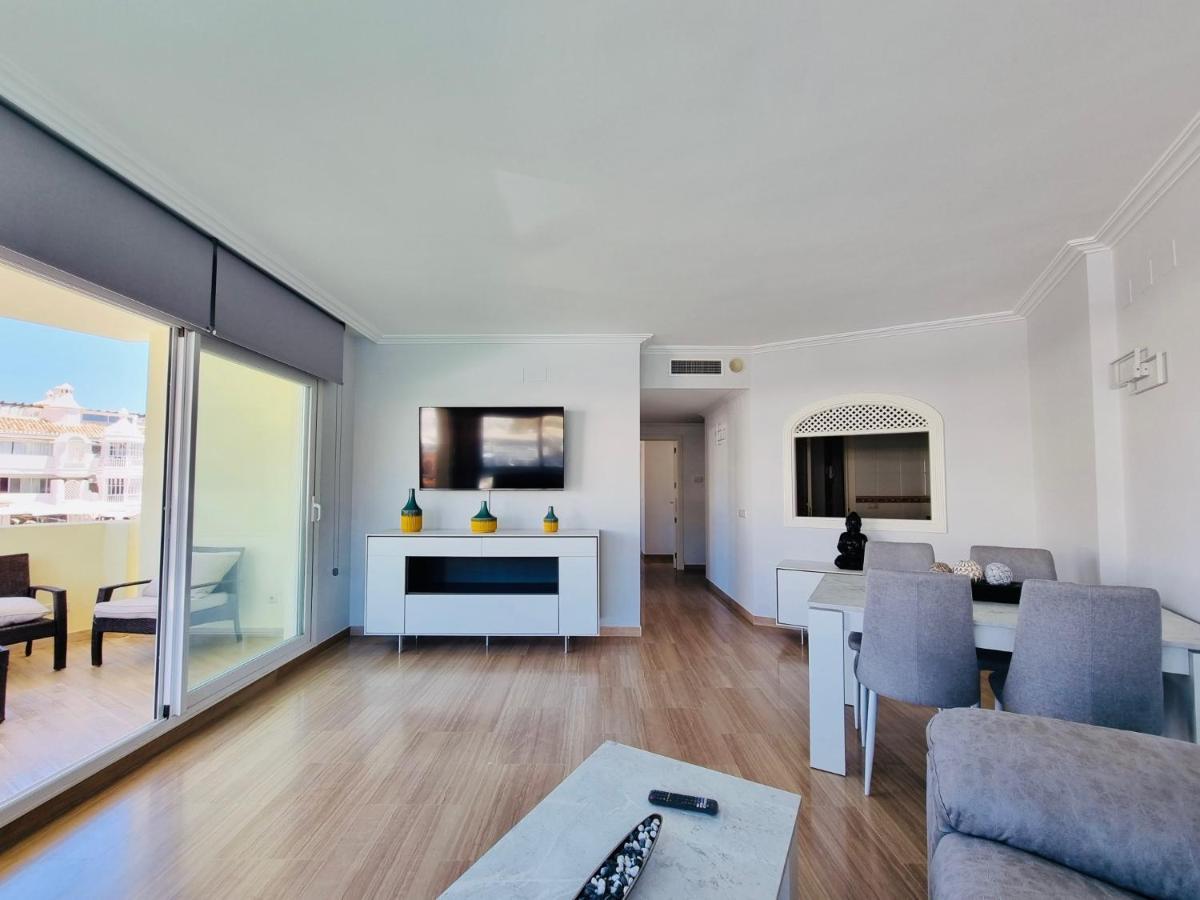 G&G Isla Marina Puerto Lägenhet Benalmádena Exteriör bild